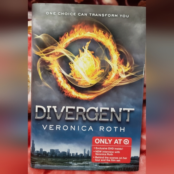 BOGO on BOOKS- Divergent (Divergent #1) by Veronica Roth - Picture 1 of 2